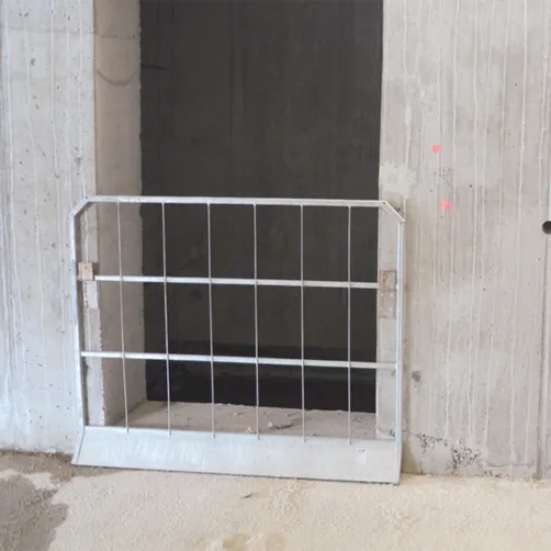 Wandhalter mit Gitterelemente als Absturzsicherung im Rohbau