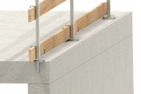 Dübel-Geländerhalter mit Seitenschutzbrettern an einer Betonplatte
