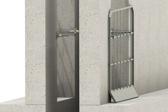 Spannhaken mit Seitenschutzgitter an Rohbau-Schacht